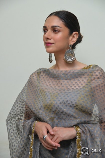 Aditi-Rao-Hydari-at-Cheliyaa-Movie-Promotions